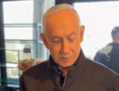 لنفى شائعات اغتياله.. نتنياهو يظهر بمقطع فيديو رافعًا أصابعه الخمسة