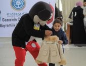 بهجة العيد وسط الركام.. توزيع ملابس جديدة على أطفال غزة من الأيتام