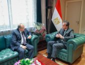 وزير الصحة يبحث مع رئيس هيئة الدواء توافر الأدوية وملفات التتبع والتوطين