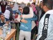 محافظ الوادي الجديد تشارك ذوي الاحتياجات الخاصة والأيتام الإفطار بالخارجة