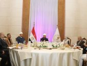 وزير الأوقاف يشارك أبناءه الإفطار السنوي لوزارة الأوقاف بمسجد مصر 