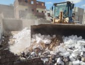 محافظ أسيوط يعلن إزالة 14 حالة تعد على أراضى زراعية وأملاك الدولة