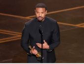 مايكل بى جوردان يحقق أول أوسكار فى حياته.. ويشيد بـ دينزل واشنطن وهالى بيرى