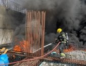 المعاينة: النيران اشتعلت بمادة فوم داخل مبنى تحت الإنشاء فى التجمع.. فيديو