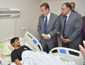 محافظ بورسعيد يزور اللاعب كريم الريس ويوجه بنقله لمعهد الكبد بالمنوفية