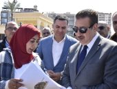 محافظ بورسعيد يتابع تطوير ميدان مجمع المطاعم بالمناخ 