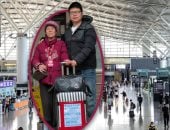 رجل صينى يبتكر طريقة بسيطة للاطمئنان على حماته فى أول رحلة طيران بمفردها