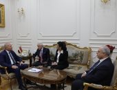 ​محافظ القاهرة يوقع بروتوكولا لزراعة أسطح 425 مبنى بحي الأسمرات