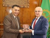 محافظ القليوبية وسفير أذربيجان يبحثان تعزيز التعاون الصناعي والتعليمي والدوائي