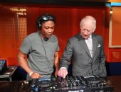 الملك تشارلز يجرب حظه كـ"دي جي" في مانشستر خلال فعالية للشباب..صور