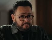 مسلسل اللون الأزرق الحلقة 12.. مشهد دافئ بين أدهم ووالدته.. مكالمة هاتفية مهمة بين أحمد رزق وسلمى.. آمنة تصطحب حمزة إلى المدرسة وتستعين بالمشرفة لرعايته بالمنزل.. التحقيق مع أدهم بالشركة.. وحمزة يتفاعل فى الفصل