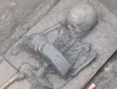 اكتشاف أطفال يرتدون أحزمة محاربين برونزية فى مقبرة عمرها 2500 عام بإيطاليا