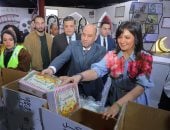 وزير العمل يشارك صناع الخير في تعبئة كراتين المواد الغذائية