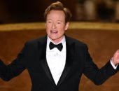 كونان أوبراين يفتتح حفل الأوسكار بسخرية لاذعة من نجوم هوليوود