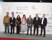 وزير العمل يشارك فى تجهيز مساعدات رمضانية للأسر الأولى بالرعاية