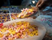 "حلويات العيد".. تصنع فرحة الأطفال فى عيد الفطر بالسعودية