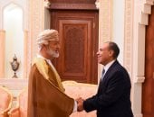 وزير الخارجية ينقل رسالة تضامن إلى سلطان عُمان 