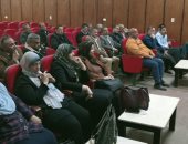 وكيل تعليم أسيوط يناقش تفعيل الوحدات الإنتاجية بالمدارس الفنية