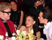 إلتون جون يحاول تهدئة خلاف بروكلين بيكهام وعائلته فى حفل مشاهدة الأوسكار