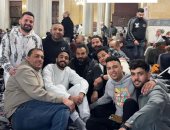 شاهد إبراهيم سعيد يؤدى صلاة الفجر فى مسجد الحسين بصحبة كهربا 