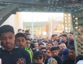 جنازة مهيبة لشاب ضحى بحياته دفاعا عن عامل توصيل فى بورسعيد.. صور