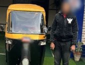 بسبب اختصار الطريق.. ضبط سائق "توك توك" يسير عكس الاتجاه بالشرقية