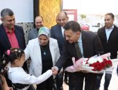 جبر الخواطر.. محافظ القليوبية يشارك فتيات مؤسسة البنات فرحة الإفطار