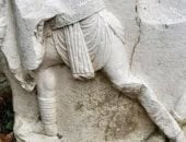 اكتشاف ضريح رومانى منحوت عليه مصارعون على طول طريق أبيا القديم بإيطاليا