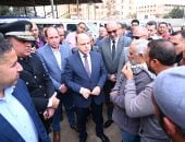 محافظ الغربية يتفقد موقفى الجلاء والجملة بطنطا لمتابعة الالتزام بالتعريفة