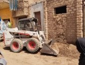 رفع 50 طن أتربة وتمهيد شوارع الرزيقات بحري بأرمنت استعدادا لعيد الفطر.. صور