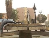 سقوط مجسم الدولفين فى أشهر ميادين قنا بسبب الطقس