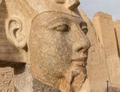 الانتهاء من ترميم رأس تمثال من الجرانيت لـ رمسيس الثانى داخل معبده فى أبيدوس