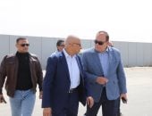محافظ شمال سيناء يتفقد معبر رفح لتسهيل دخول المساعدات الإنسانية لقطاع غزة