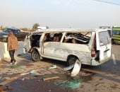 إصابة 16 شخصا فى انقلاب سيارة ميكروباص على الطريق الصحراوى