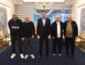 وزير الرياضة جوهر نبيل يلتقي الجهاز الفني لمنتخب مصر باستاد القاهرة