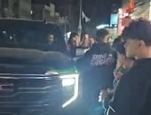 أحمد العوضي يحصد نجاح علي كلاي في الشارع..الجمهور يلتف حول نجمهم المفضل.. فيديو