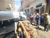 نائب محافظ الجيزة يتفقد موقع هبوط أرضى بمنطقة كوبري الصفيرة فى أوسيم