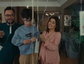 مسلسل اللون الأزرق الحلقة 15.. حمزة يفاجئ والدته آمنة فى عيد ميلادها