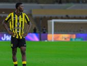 اتحاد جدة يعلن إصابة لاعبه محمدو دومبيا بتمزق فى الرباط الصليبى
