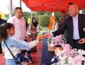 ​محافظ القاهرة يوزع هدايا على الأطفال فى احتفال عيد الفطر بحديقة الحرية