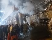 السيطرة على حريق 3 محال تجارية بمنطقة الكيلو 21 في العجمي دون إصابات.. صور