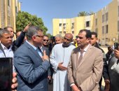 محافظ قنا يوجه بعودة سيارات الإسعاف إلى مقرها القديم بمستشفى الوقف