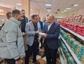 محافظ السويس يتفقد "دلتا ماركت" للتأكد من توفر السلع الغذائية بأسعار مناسبة