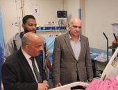 رئيس جامعة أسوان يزور المرضى فى العيد لتقديم التهنئة