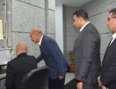 محافظ السويس يتابع شكاوي وطلبات المواطنين بالمركز التكنولوجي بالمحافظة