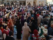 آلاف المصلين يؤدون صلاة عيد الفطر في ساحة المرسي أبو العباس بالإسكندرية