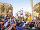 الآلاف يؤدون صلاة عيد الفطر المبارك بمسجد الإمام الحسين