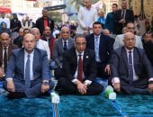 محافظ الجيزة يؤدى صلاة عيد الفطر المبارك بساحة مسجد مصطفى محمود.. صور
