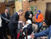 محافظ الجيزة يزور دور الأيتام ورعاية المسنين بالعجوزة لتهنئتهم بالعيد