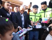 محافظ شمال سيناء يوزع هدايا العيد على أطفال رفح فى أجواء من البهجة